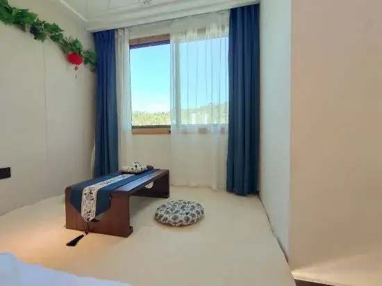 Huangling Chushi Nuanju Guesthouse