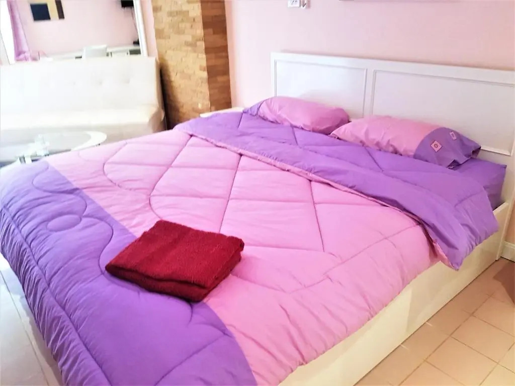 Jomtien beach condominium close to beach on great transport route Pattaya