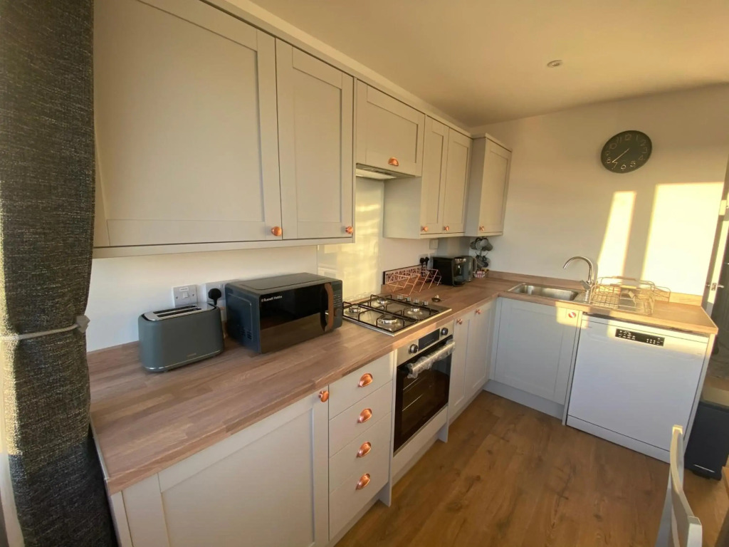 Bay - Brambles Chine, Colwell Bay, Nr Yarmouth - 5 star WiFi - Short walk to The Hut and beach - Ferry offers