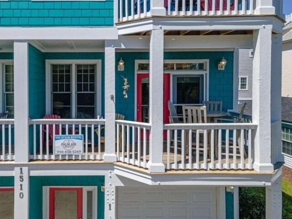 After Dune Delight - Relax And Unwind In This Fun And Spacious 3 Story Home. Light, Bright, And Close To Everything! 4 Bedroom Townhouse by RedAwning