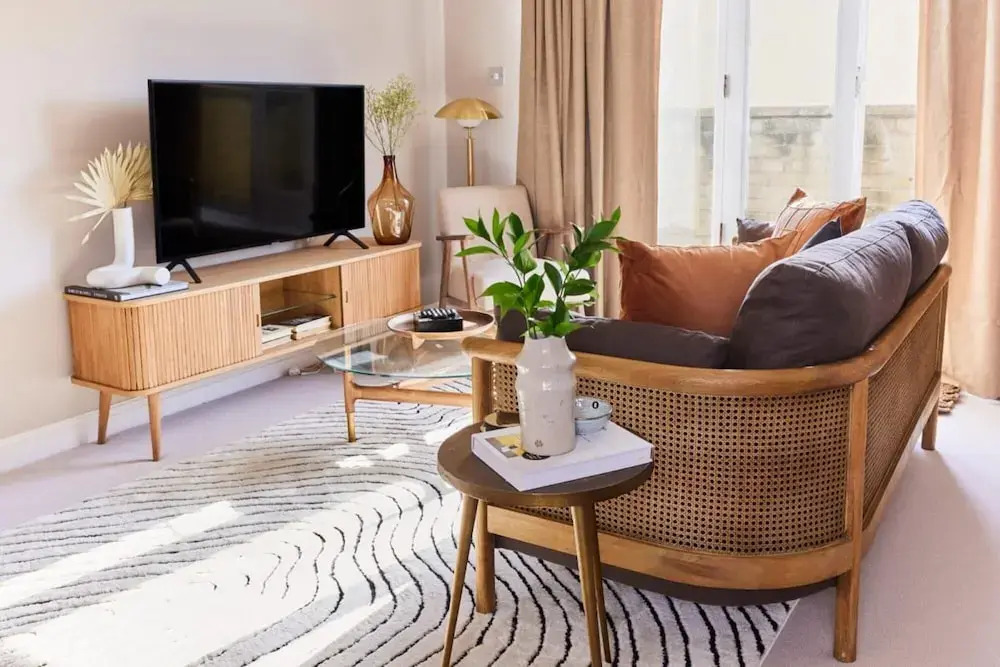 The Sussex Way Studio - Pleasing 1bdr Flat With Balcony