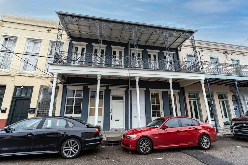 Luxurious Lower Garden District Condo w/ Balcony!