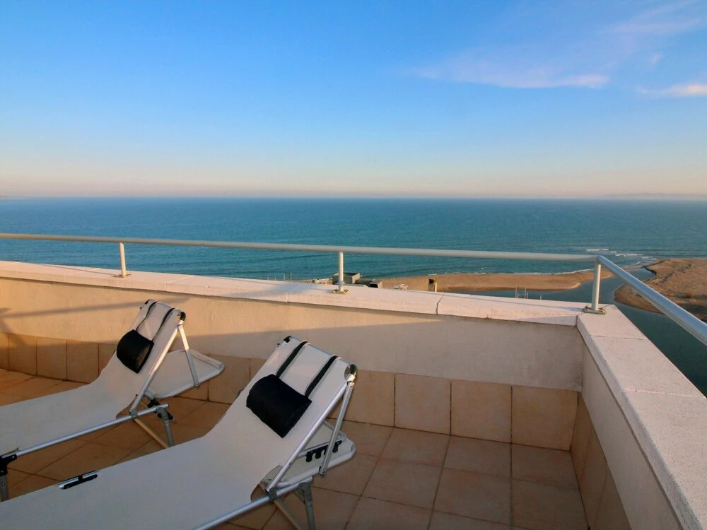 Apartment With sea View, Walking Distance to the Beach