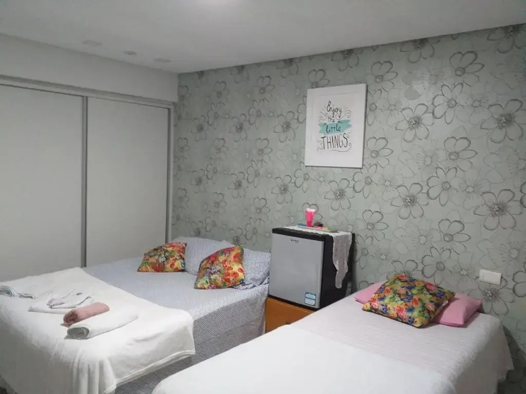 QUARTO TRIPLO - AMPLO E CONFORTAVEL-PERTO DO CENTRO DE CONVENÇÕES-FENEARTE-RECIFE-Pe