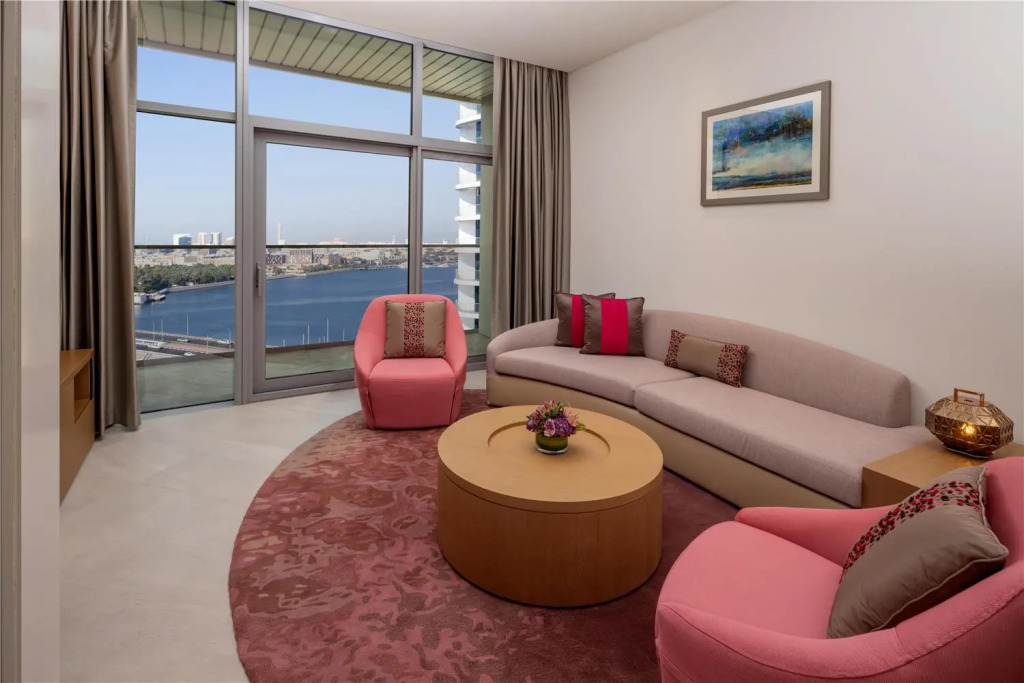Hilton Dubai Creek Hotel & Residences