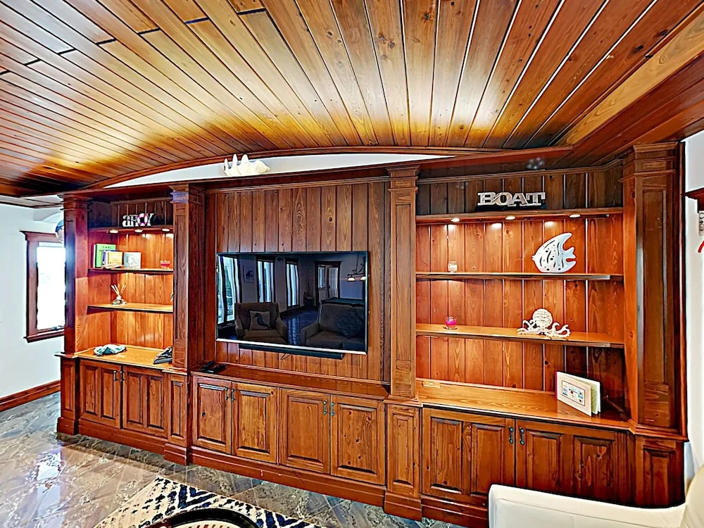 Canal-front Dream W/ Private Pool, Spa & Dock 3 Bedroom Home
