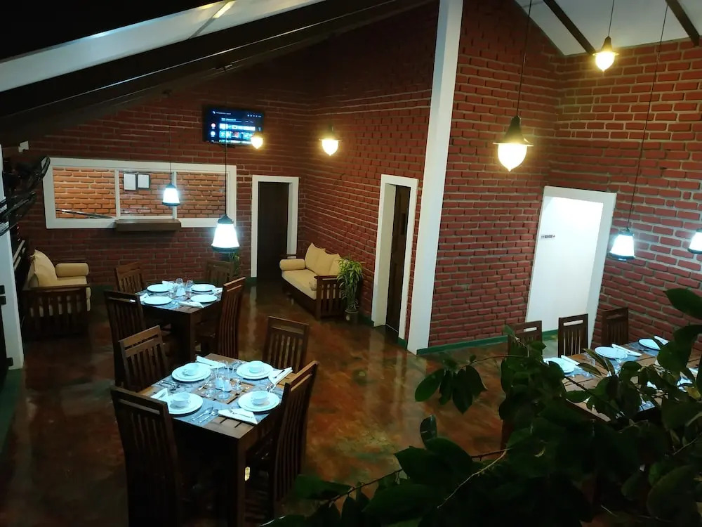 Sigiriya Cashew Palace Resort
