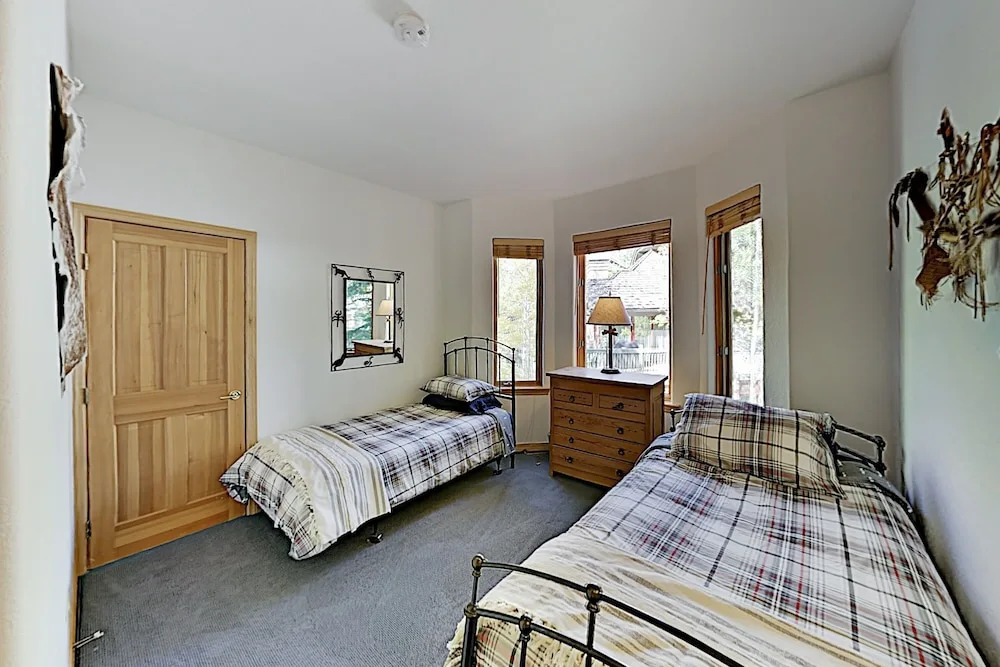 74cresrd 2 Bedroom Condo
