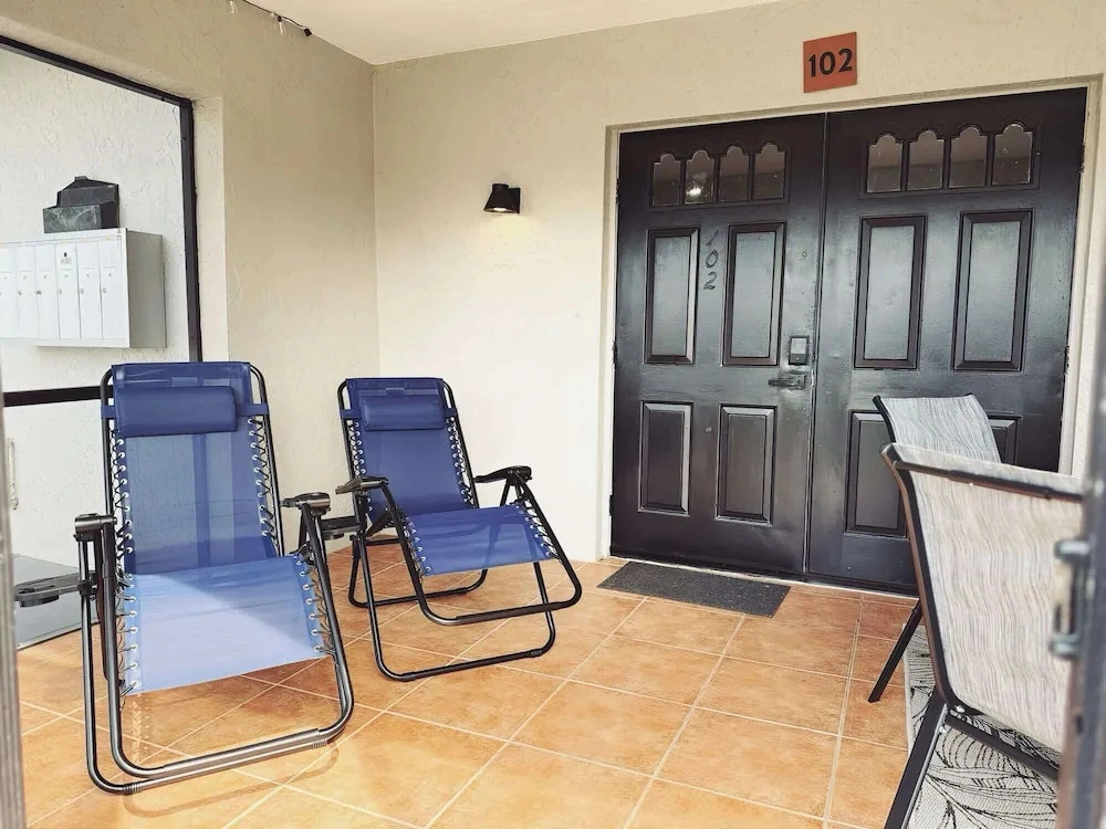 Bright 2BR Apt in Cape Coral Near Caloosahatchee River U102