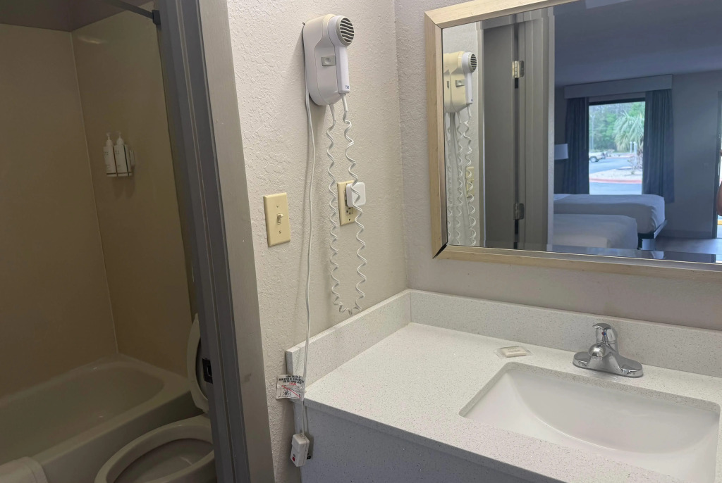 Days Inn by Wyndham Lake City I-10