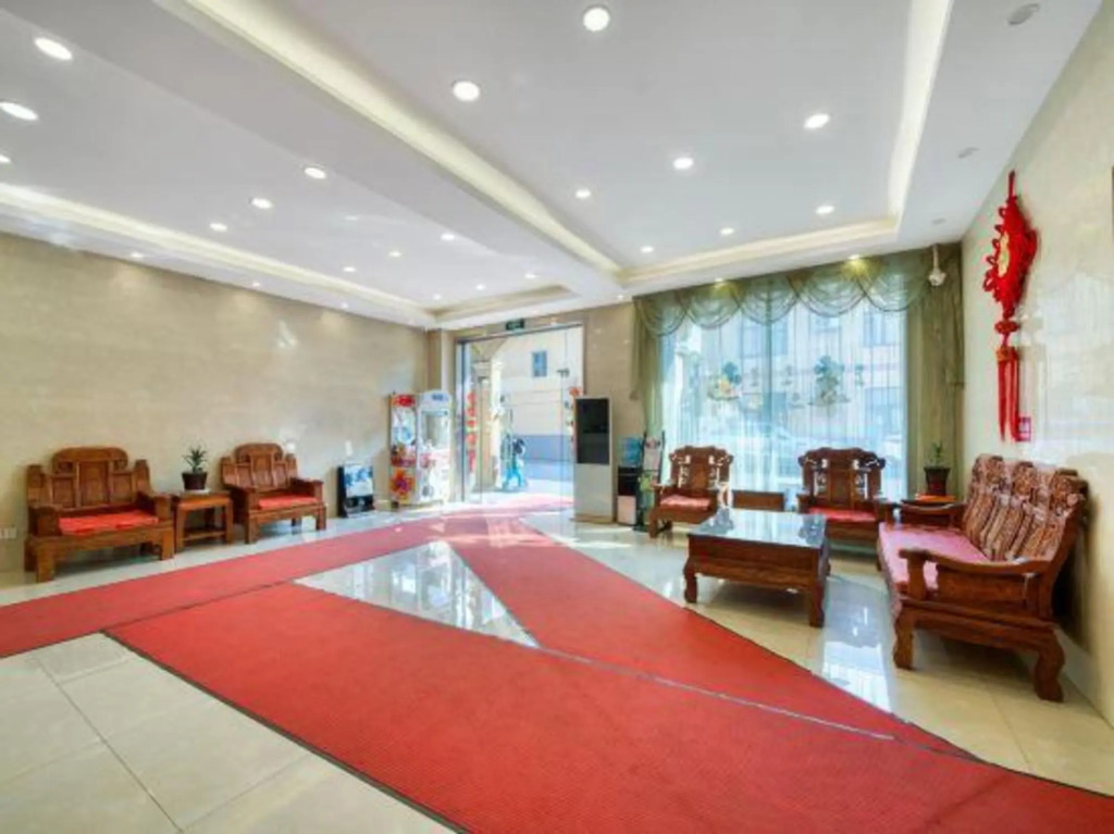Q+ Bailing Ejia Business Hotel (Shanghai International Tourism Resort)