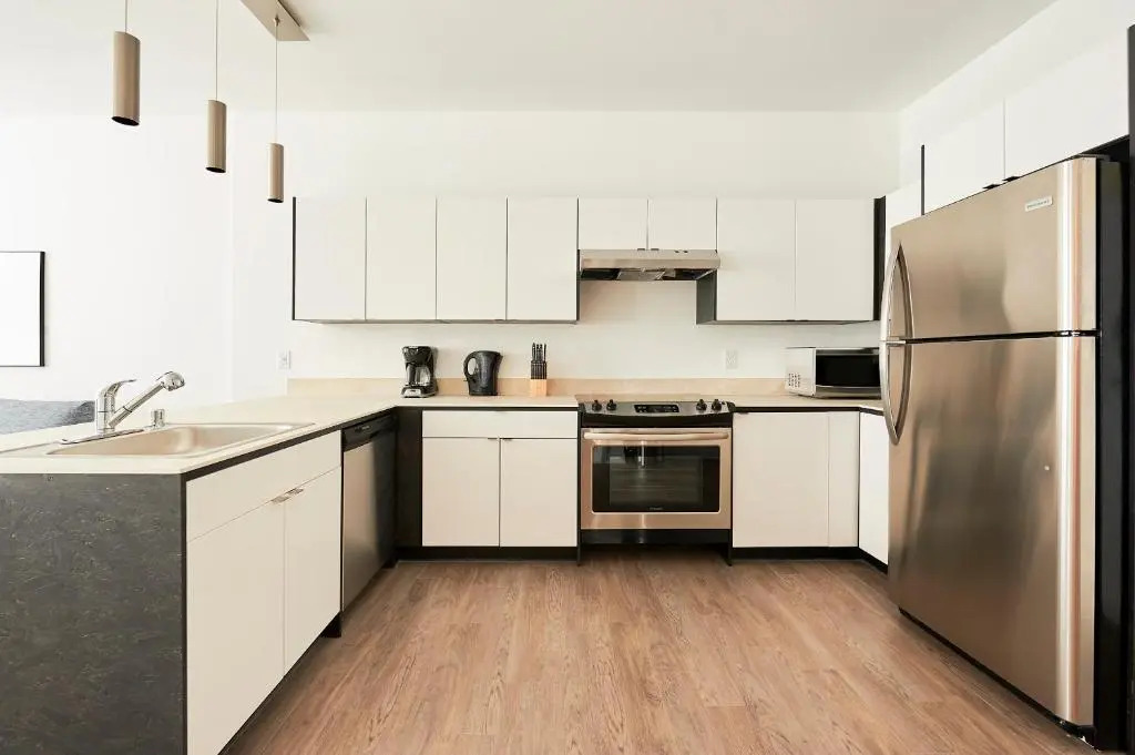 Vibrant Uptown Suites by Sonder