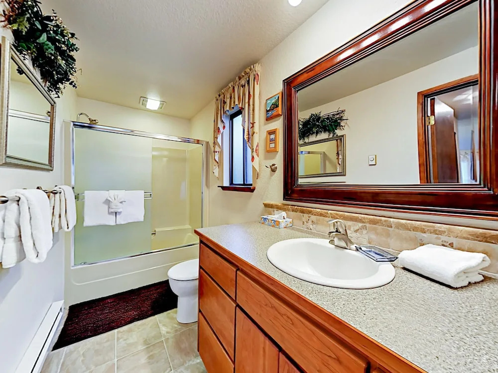 1235 NW Spring St Home