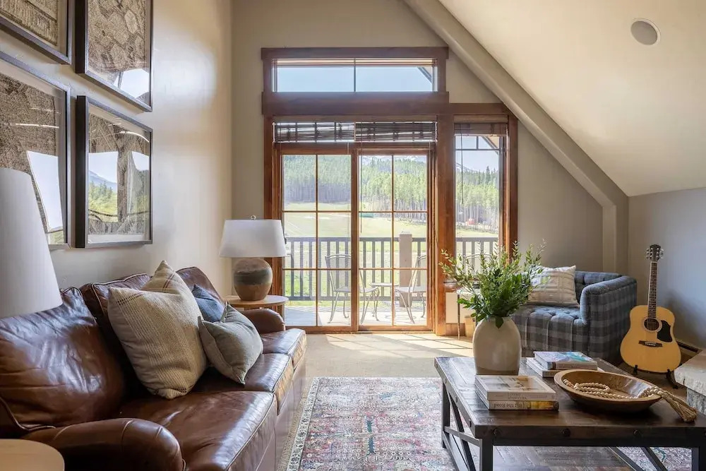 Twin Chutes by Avantstay Beautiful Ski in Ski out Condo w/ Access to Hot Tub & Gym