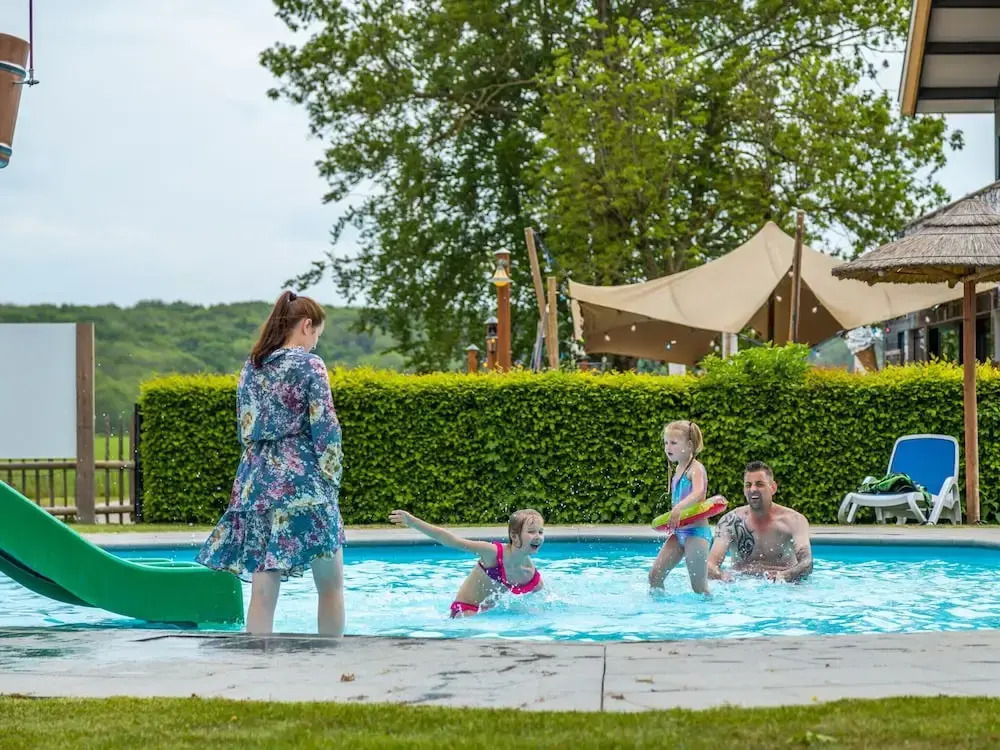 Comfortable Glamping Tent With Wifi in Limburg