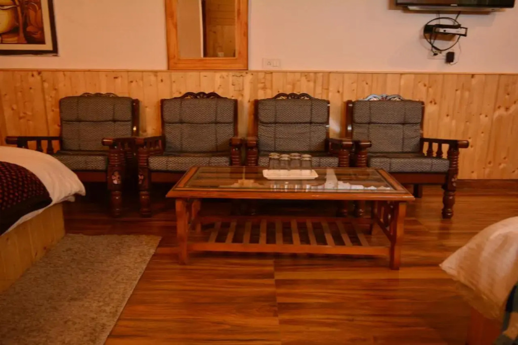 Hotel Neelgiri - Manali Diaries