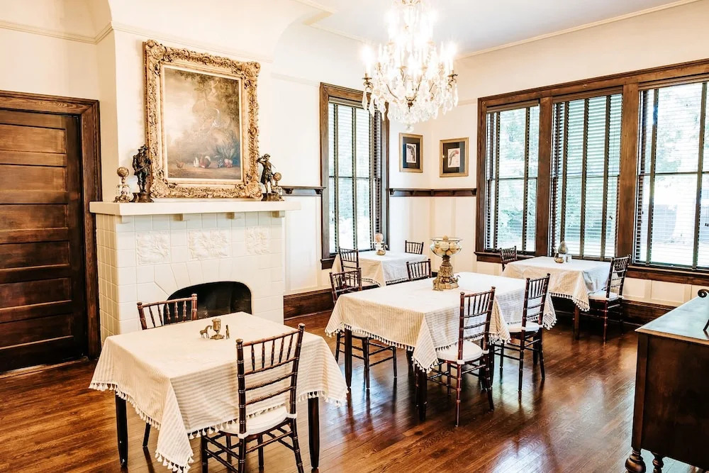 Heritage House Bed & Breakfast