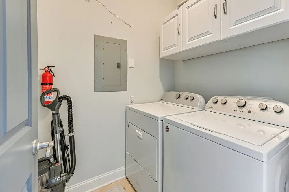 Condo w/ Deck: Waterfront Lake Norman Retreat!