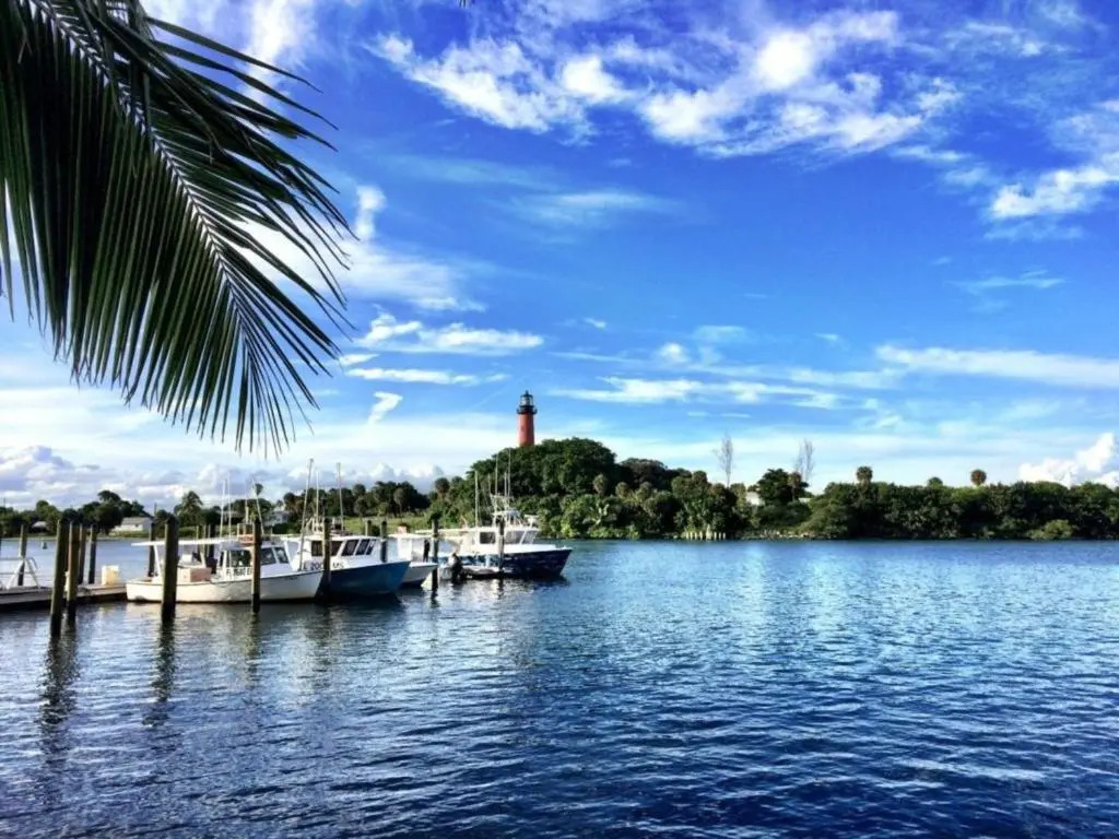 Nini's Cottage 4bd-3ba - Private Pool - Parking