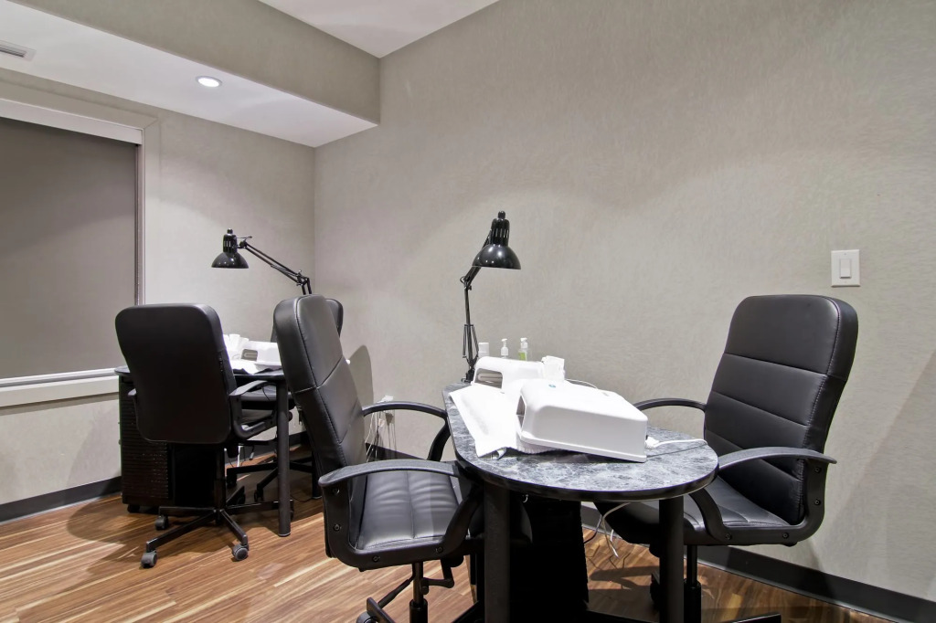Home Inn & Suites Regina Airport
