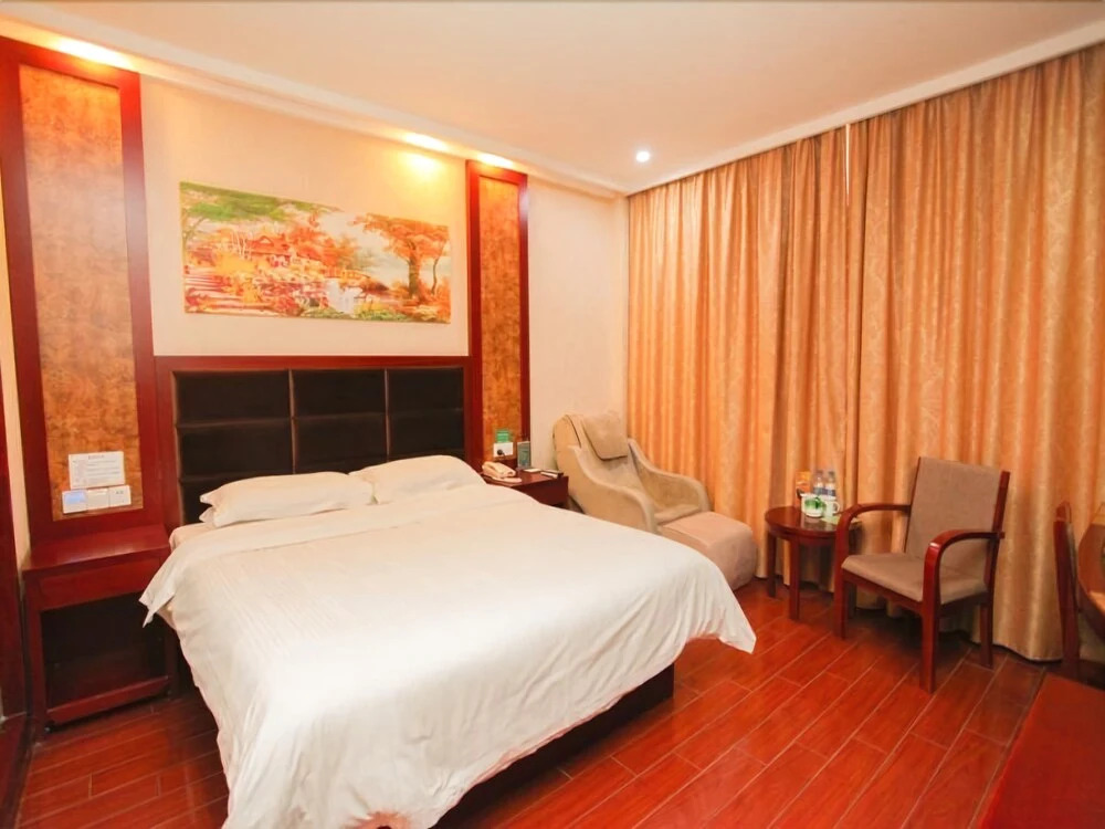 GreenTree Inn Shanghai Songjiang Dongjing Tongle Road Happy Valley Bus