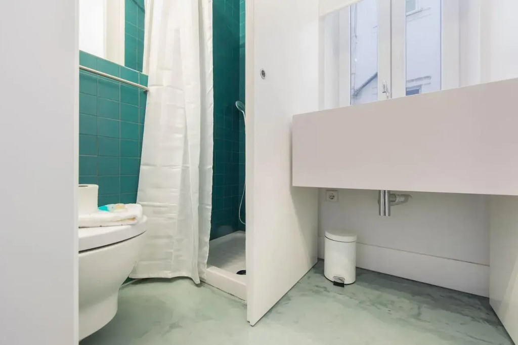 Brand new fully furnished hostel just 20 meters from Anjos metro station - 7