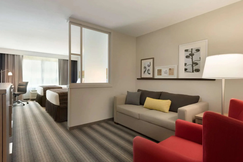 Country Inn & Suites by Radisson, Indianola, IA
