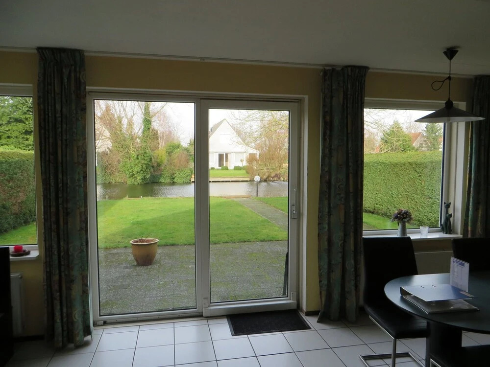 Comfy Bungalow With a Dishwasher, at the Water