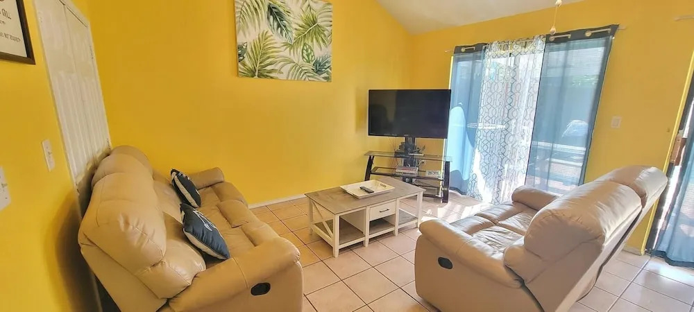 Private Townhome w/ private pool 1 block to beach 3 Bedroom Home by RedAwning