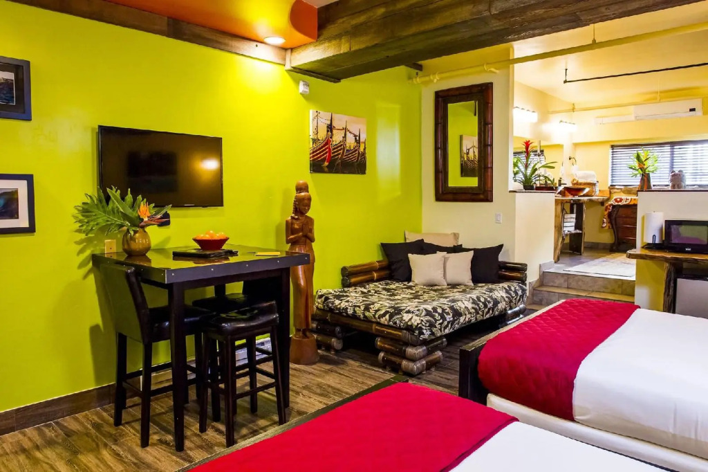 Nomads Hotel