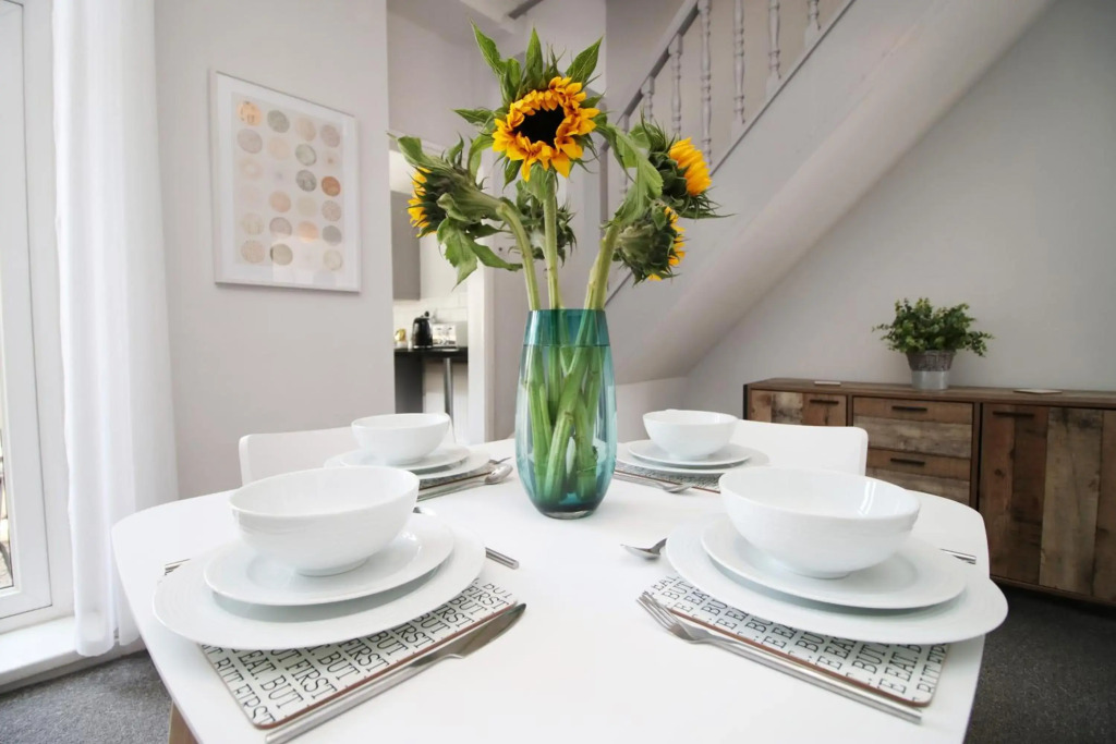 City House by Stay South Wales - sleeps 4