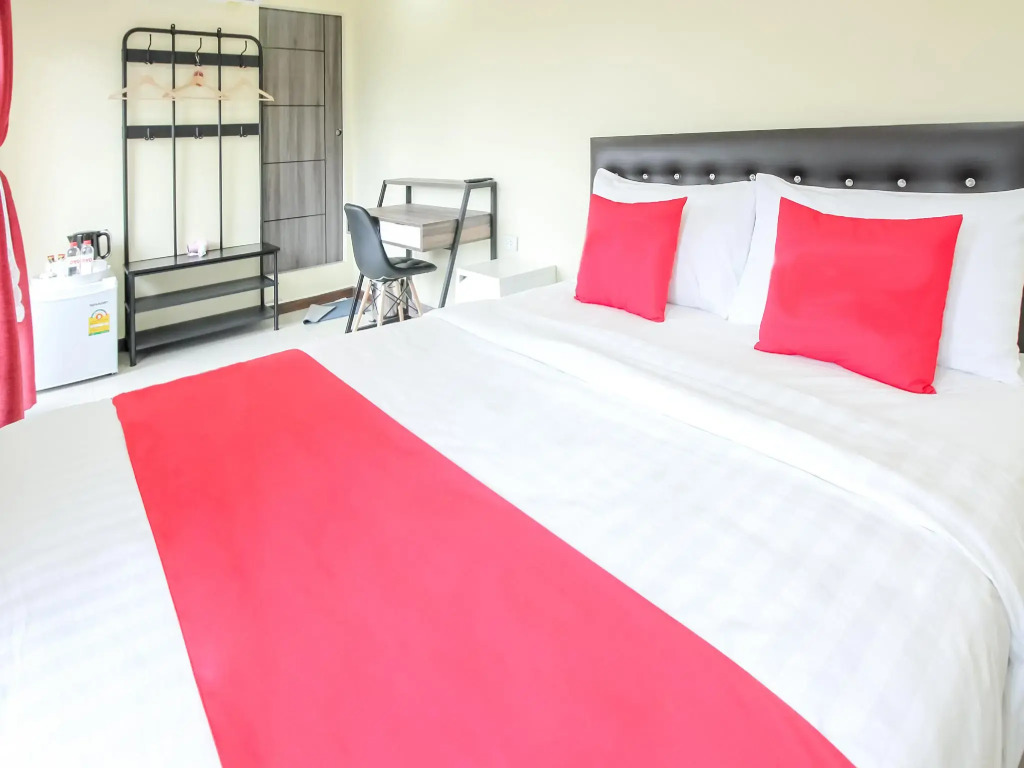 5 Chang Palace Hotel