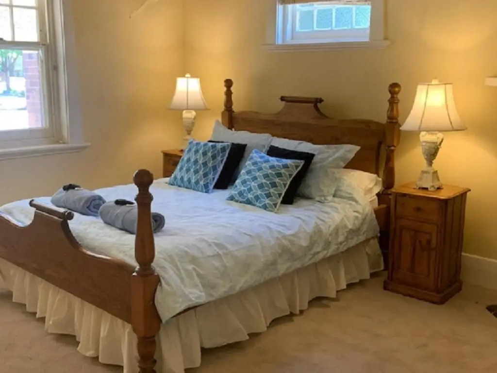 Adelaide Style Accommodation - City to Beach - Free WIFI - Free 3 car parking - Great location