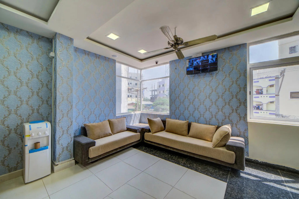 OYO 22425 Hotel Honey Cruise