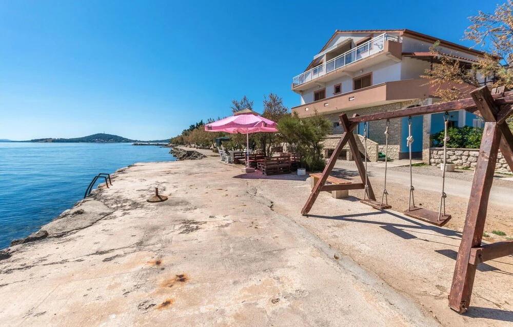 Beautiful Apartment in Nevidane With 2 Bedrooms and Wifi