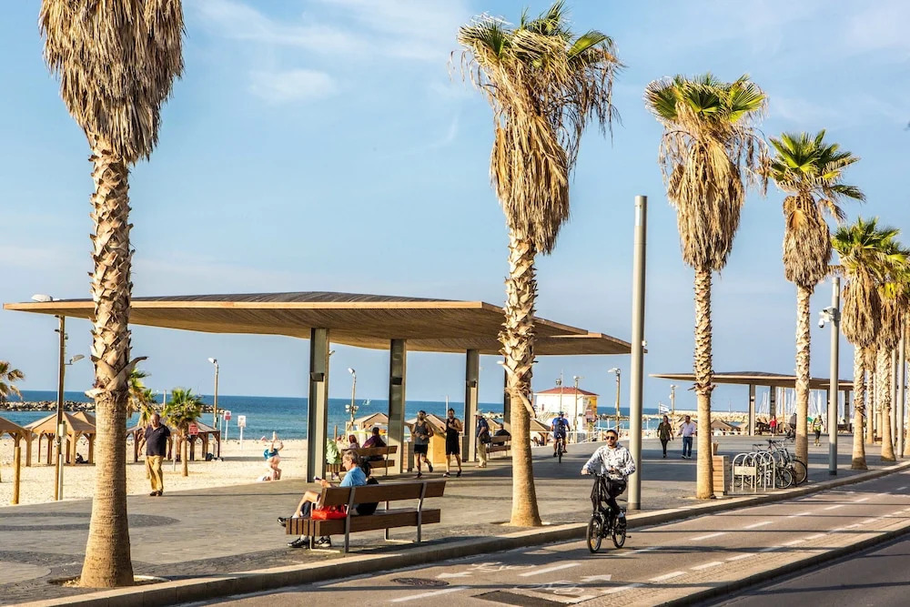 Premium suites on Beach Ben Yehuda 43