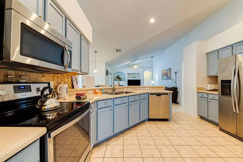 Spacious 4 Bed South Facing Pool Villa Near Disney