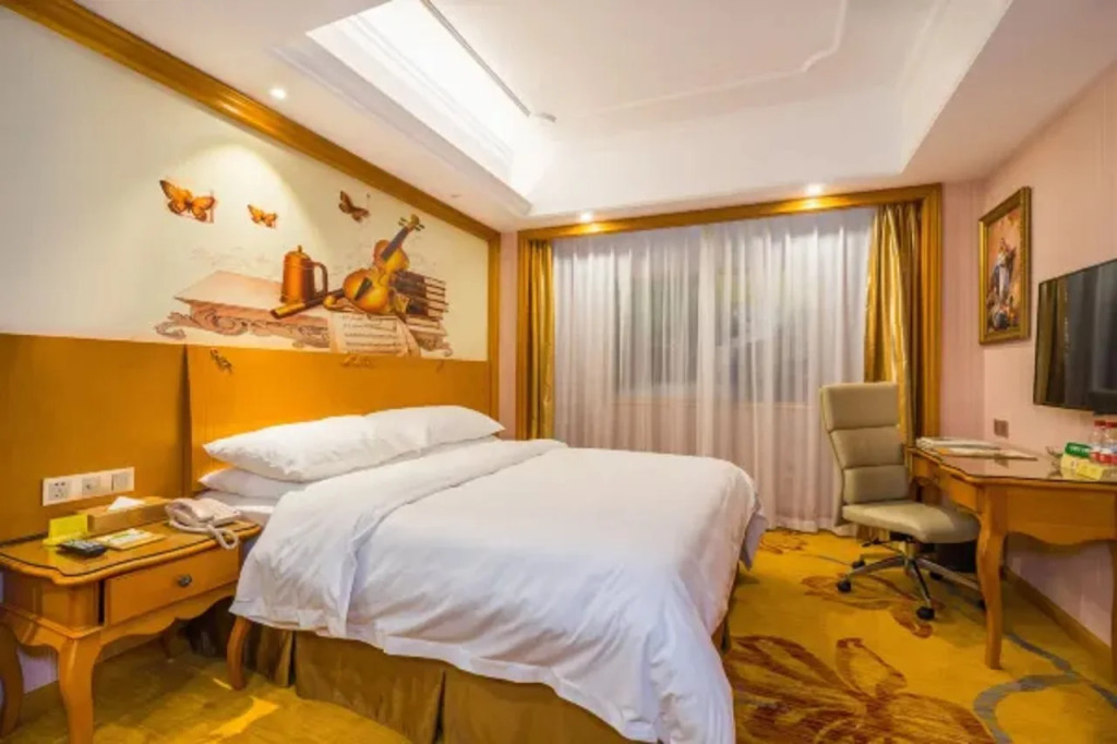 Vienna Hotel (Shanghai Songjiang Mall Miaoqian Street)