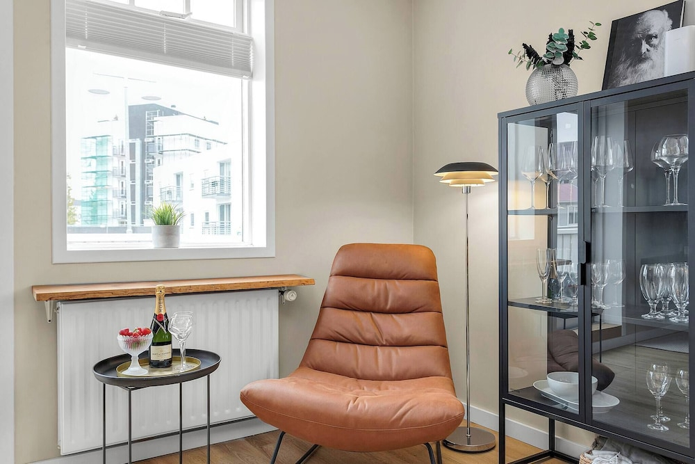 Nice two Bedroom, Downtown Apartment With Balcony