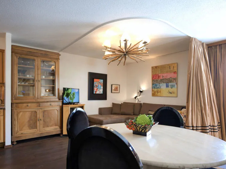 Apartment Chesa Ludains 8 by Interhome