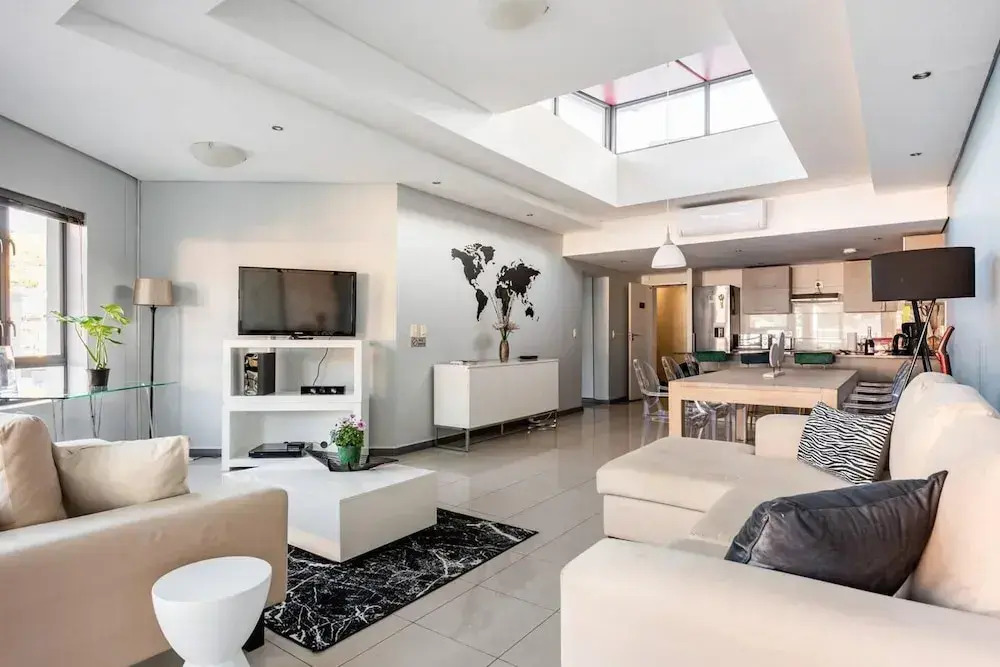 3-bed, Sleeps 6, Free Parking