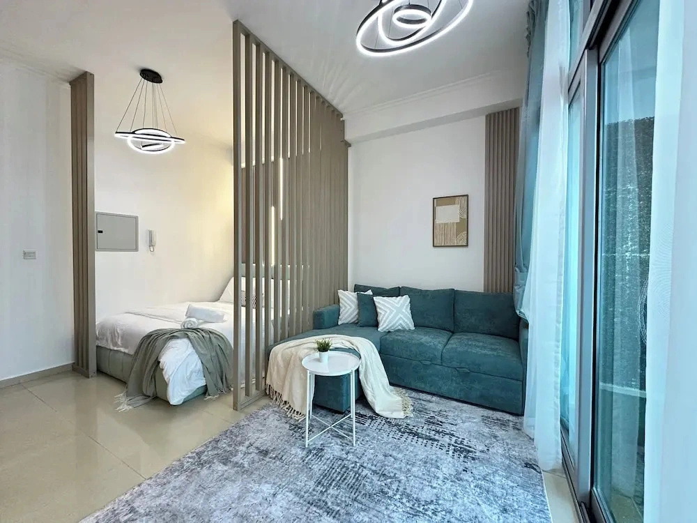 Stylish Studio with Stunning Canal View