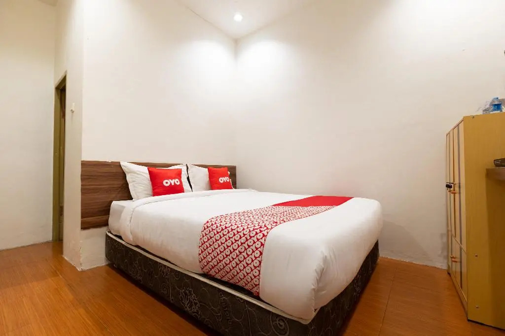 OYO 1695 Royal Senggigi Hotel