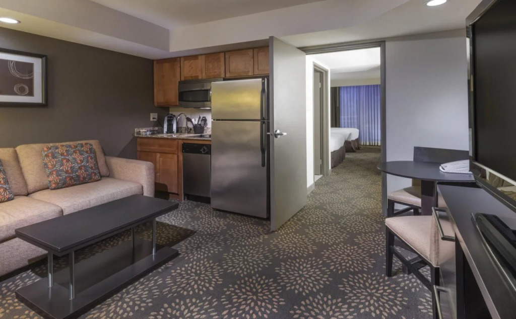 Holiday Inn and Suites Phoenix Airport North by IHG