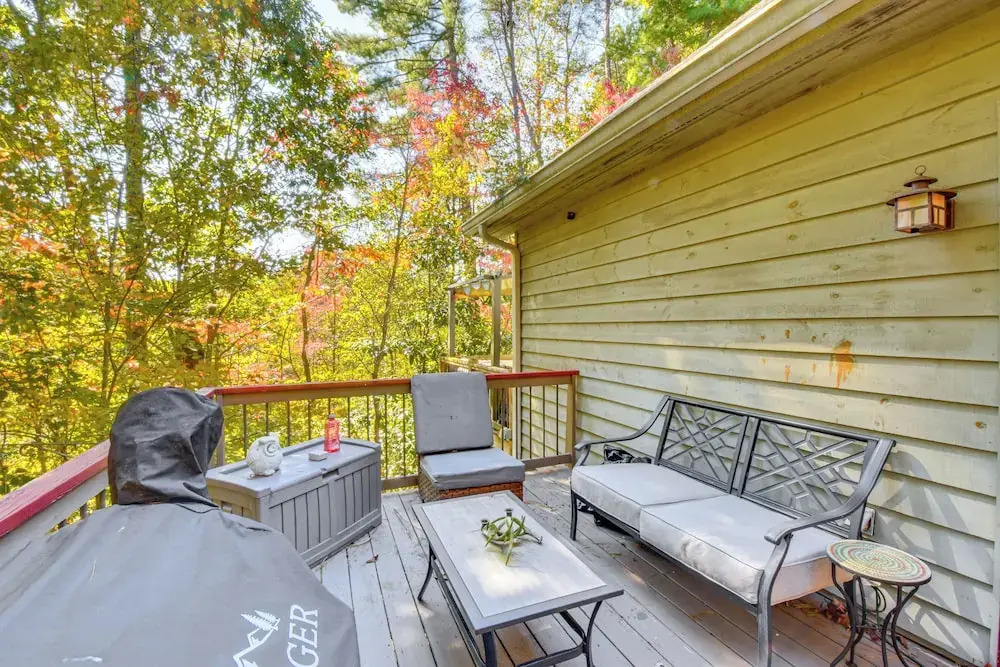 Hot Tub, Deck & Grill: Secluded Cabin in Clayton