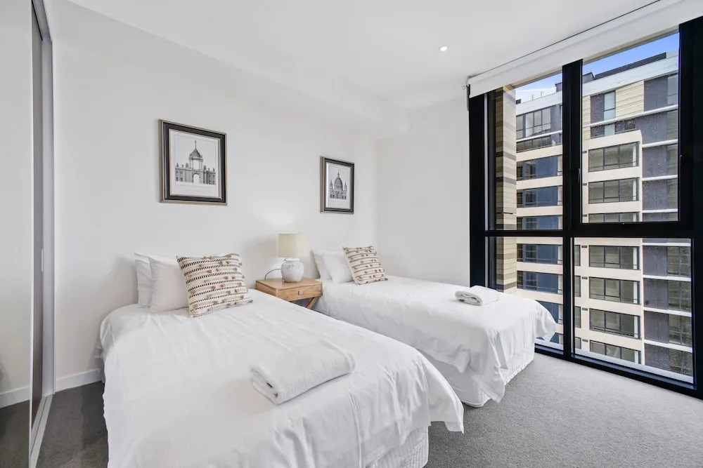 HomeHotel-Stunning High Rise Apt with Sweeping View