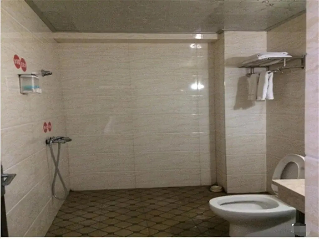 Luzhou Xincheng Business Inn