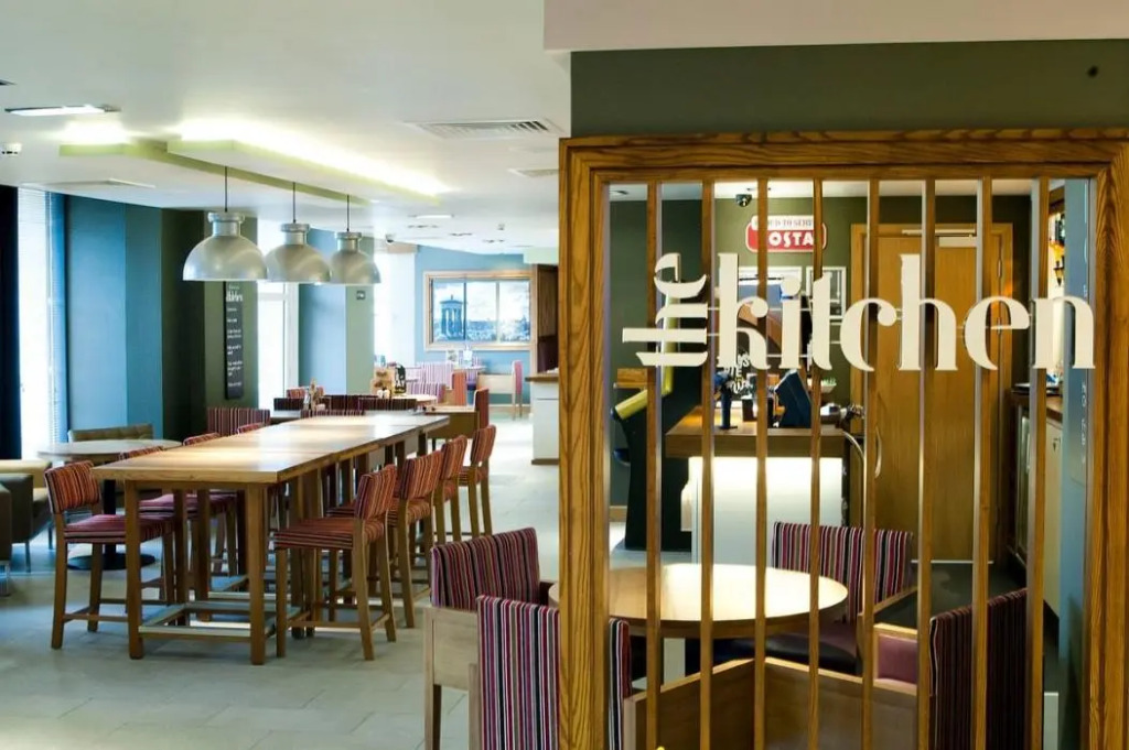 Premier Inn Edinburgh Princes Street