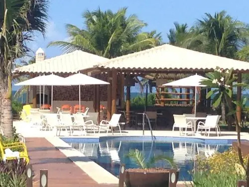 3 Suítes, praia e piscina