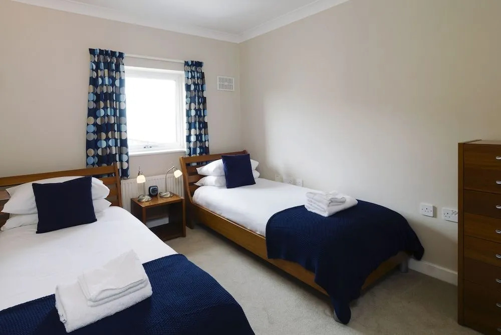 Your Space Apartments - Market Rise